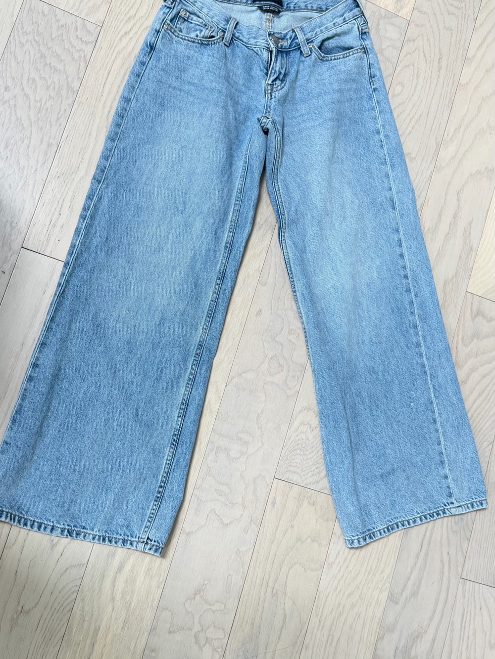 Aeropostale Light Blue Super Low Rise Ultra  Wide-Leg Jeans / Size 0 Short